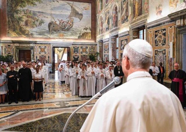 Lev XIV. audiencia ministranti Francuzsko