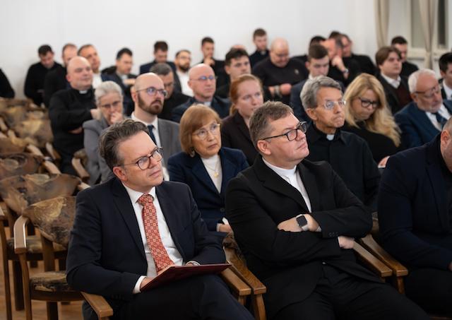 Nitra, konferencia, vojna