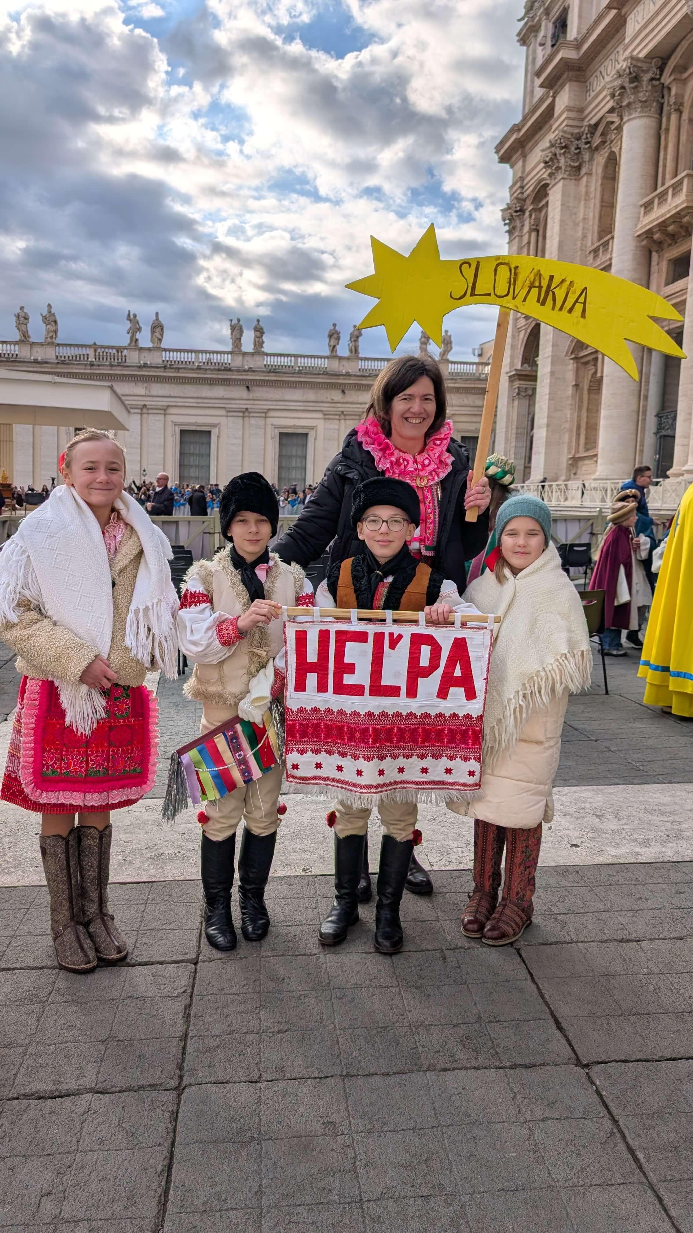 Vatikán, koledníci, Lev XIV., Helpa