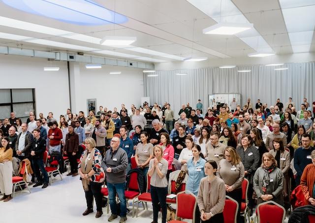 Ru�omberok, Charis